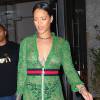 Rihanna sexy dans une robe Gucci en dentelle à New York le 25 mai 2016