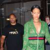 Rihanna ose le look total transparence en pleine rue : sexy !