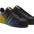 La Stan Smith et la Superstar d'Adidas se colorent pour la Gay Pride.