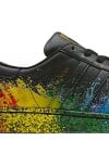 La Stan Smith et la Superstar d'Adidas se colorent pour la Gay Pride.