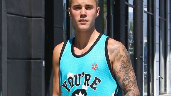 Justin Bieber : après Orlando Bloom, le chanteur se dévoile complètement nu en vacances ?