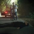 The Vampire Diaries saison 8, épisode 1 : Enzo piège un couple sur une photo