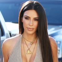 Kim Kardashian agressée à cause de sa surexposition sur les réseaux sociaux selon la police