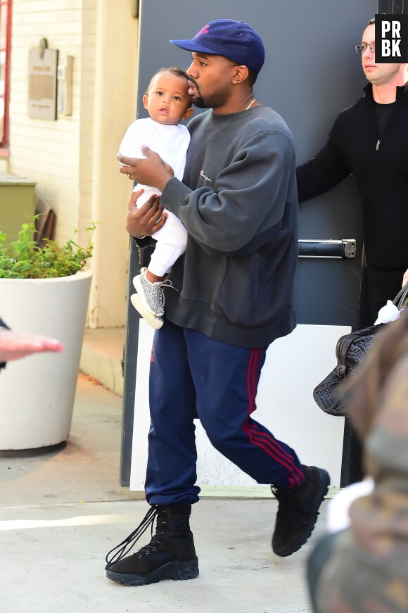 Kanye West, le mari de Kim Kardashian avec Saint West, quelques jours après l'agression à Paris.