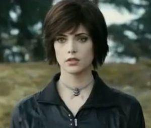 Ashley Greene alias Alice dans Twilight, était la première fille avec qui a couché Joe Jonas. Il a détaillé leur première fois.