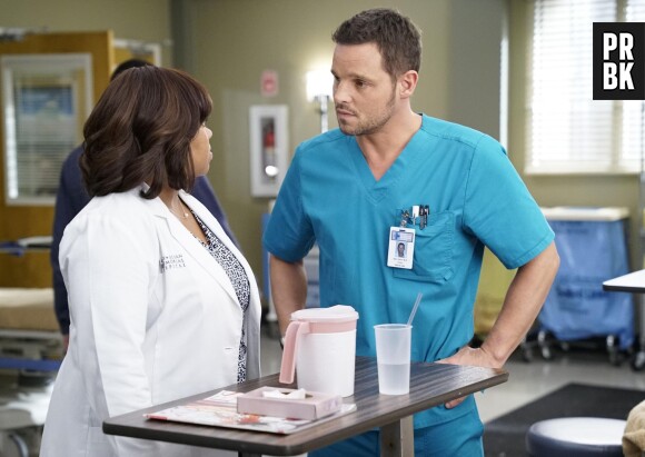 Grey's Anatomy saison 13, épisode 6 : Alex (Justin Chambers) sur une photo