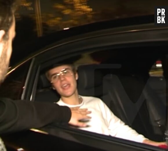 En allant chanter au Palau Sant Jordi à Barcelone en Espagne, Justin Bieber a donné un coup de poing.