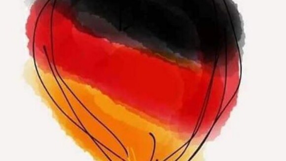 #PrayForBerlin : Cyril Hanouna, Caroline Receveur... Ils rendent hommage aux victimes de l'attentat