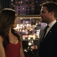 Arrow saison 5 : Oliver et Susan, un couple de plus en plus sérieux