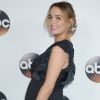 Camilla Luddington de Grey's Anatomy enceinte et rayonnante sur le tapis rouge du TCA en janvier 2017