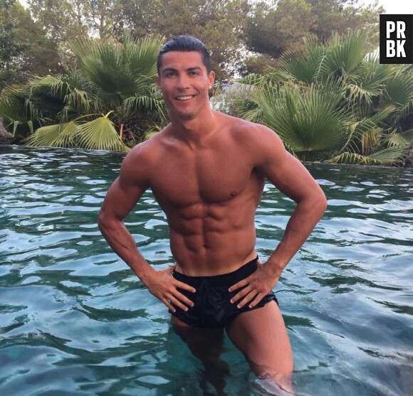 Cristiano Ronaldo fait-il vraiment 3.000 abdos par jour ? Le footballeur répond enfin à la rumeur !
