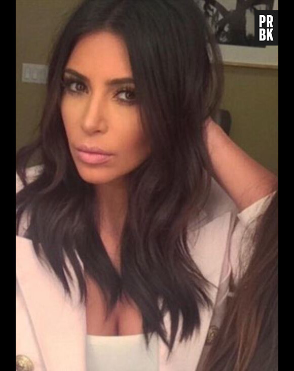 Kim Kardashian émue : elle remercie ses proches, la police française et les paparazzi français sur Twitter !