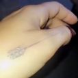 Anaïs Camizuli se fait enlever des tatouages en direct sur Snapchat.