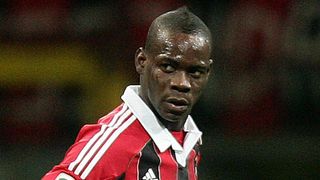 Kim Kardashian : Mario Balotelli tacle violemment son corps et interpelle Kanye West