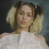 Miley Cyrus assagie : elle déclare son amour à Liam Hemsworth dans le clip "Malibu" !