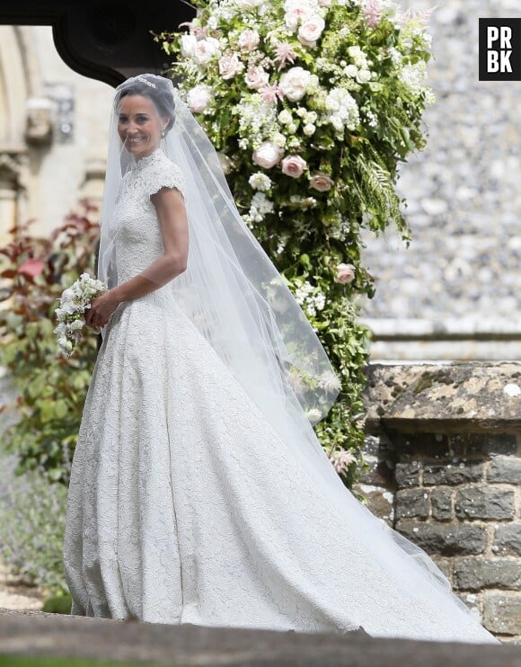 Pippa Middleton dans sa robe de mariée signée Giles Deacon