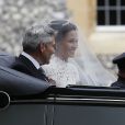 Pippa Middleton en compagnie de son père Michael avant la cérémonie