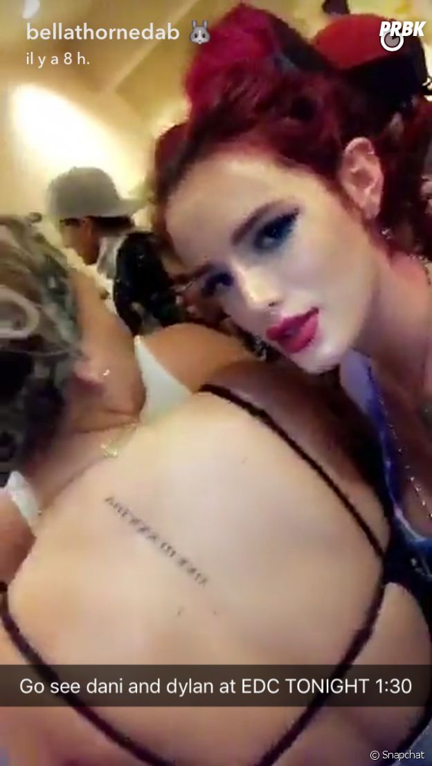 Bella Thorne métamorphosée : elle change de tête en se teignant les cheveux en rose flashy !