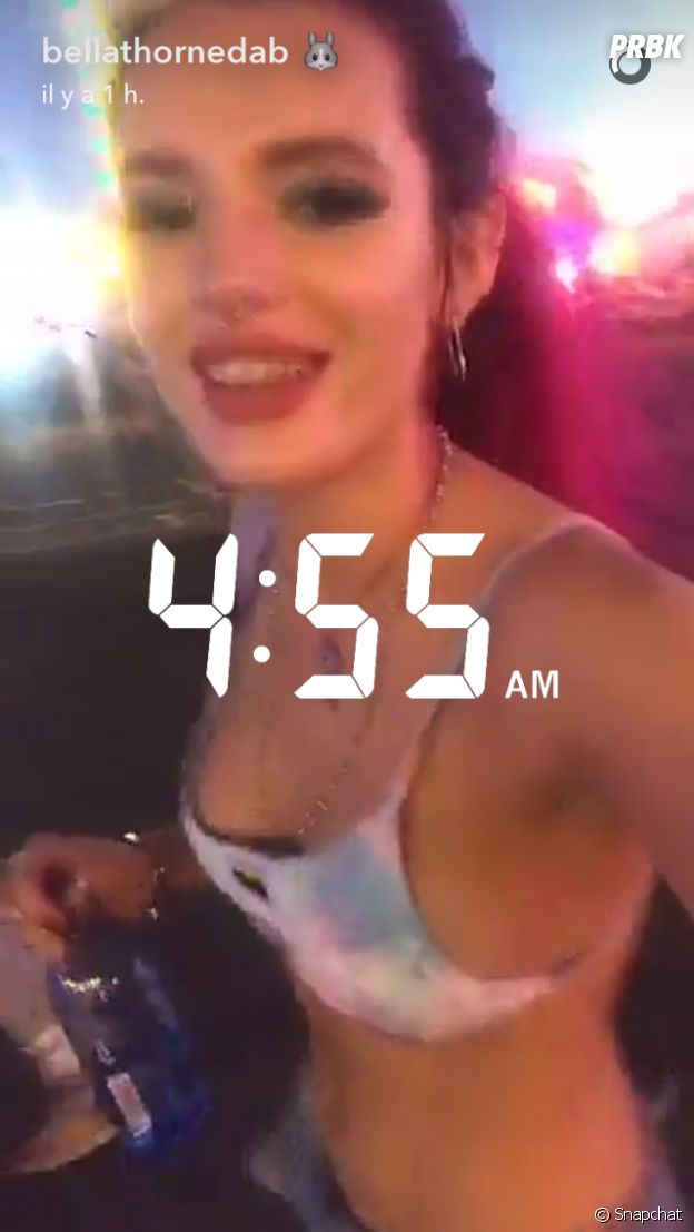 Bella Thorne métamorphosée : elle change de tête en se teignant les cheveux en rose flashy !