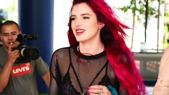 Bella Thorne métamorphosée : elle passe du blond au rose flashy