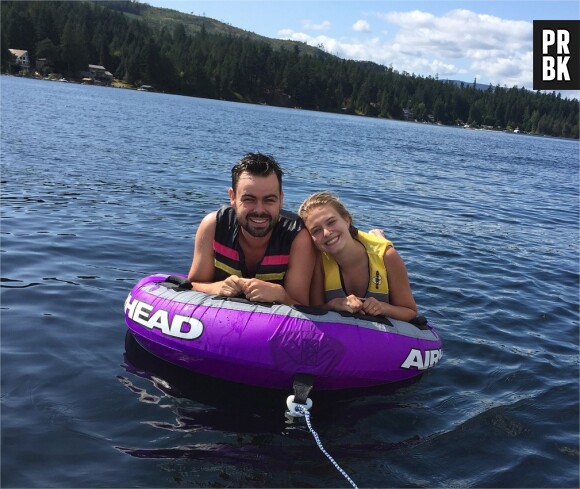 Tiera Skovbye (Riverdale) fiancée à Jameson Parker