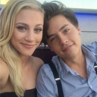 Cole Sprouse et Lili Reinhart en couple ? La réponse très évasive de l'acteur