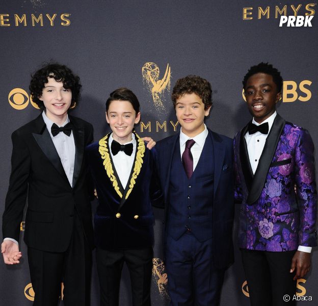 Stranger Things : Finn Wolfhard (Mike), Noah Schnapp (Will), Gaten Matarazzo (Dustin) et Caleb McLaughlin (Lucas) et sur le tapis rouge des Emmy Awards 2017
