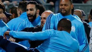 Patrice Evra critiqué pour son coup de pied à un fan, Rohff prend sa défense