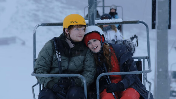 Clip "Perfect" : Ed Sheeran fou amoureux de Zoey Deutch en plein hiver ❄️