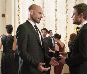 Arrow saison 6 : Oliver et Felicity prêts à officialiser leur union
