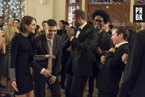 Arrow saison 6 : Oliver et Felicity prêts à officialiser leur union