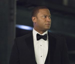 Arrow saison 6 : Oliver et Felicity prêts à officialiser leur union