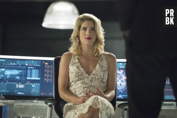 Arrow saison 6 : Oliver et Felicity prêts à officialiser leur union