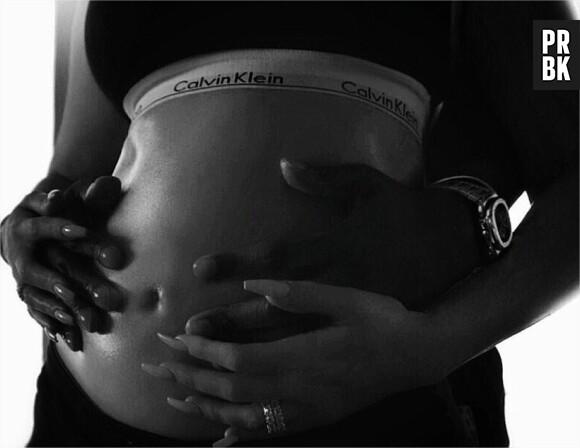 Khloé Kardashian enceinte de son premier enfant : la photo qui confirme