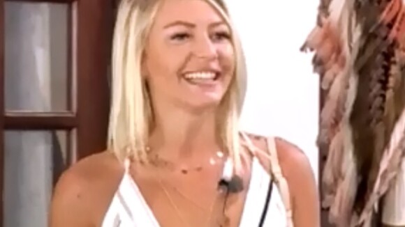 La Villa des Coeurs Brisés 3 : Tressia débarque, Vivian lui vole un baiser