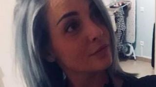 Priscilla Betti change de tête : elle passe aux cheveux gris et bleus