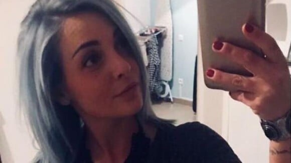 Priscilla Betti change de tête : elle passe aux cheveux gris et bleus