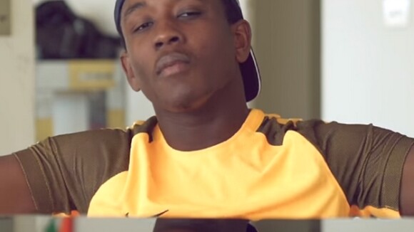 "Dis-moi pourquoi" : Moubarak, le protégé de Jul, se lance avec son premier clip