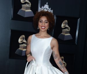 Grammy Awards 2018 : Joy Villa choque avec sa robe anti-avortement