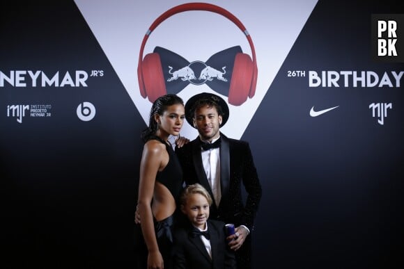 Neymar, son fils Davi Lucca et sa petite amie Bruna Marquezine pour les 26 ans du joueur du PSG