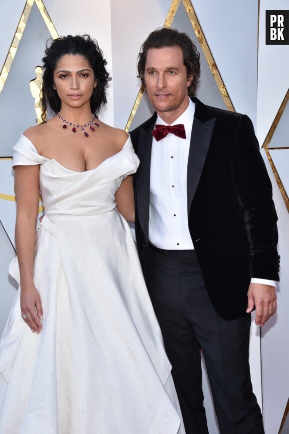 Matthew McConaughey et sa femme Camilla Alves sur le tapis rouge des Oscars le 4 mars 2018 à Los Angeles