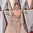 Gina Rodriguez sur le tapis rouge des Oscars le 4 mars 2018 à Los Angeles