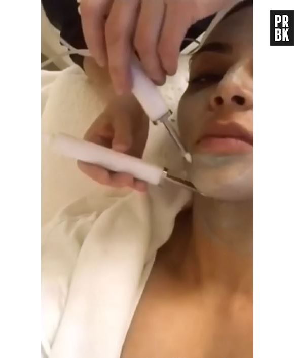 Kim Kardashian : sa nouvelle routine beauté qui fait flipper !
