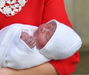 Kate Middleton et le Prince William présentent leur fils à Londres le 23 avril 2018