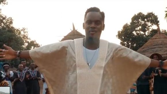 Clip "Mama" : Black M rend hommage à sa mère et nous fait voyager en Afrique