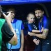 Olivier Giroud et sa fille Jade fêtent la victoire des Bleus lors de la Coupe du Monde 2018 le 15 juillet à Moscou