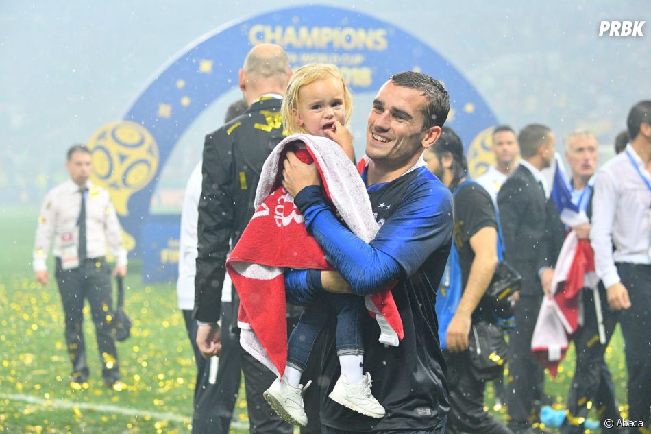 Antoine Griezmann Et Sa Fille Mia Fetent La Victoire Des Bleus