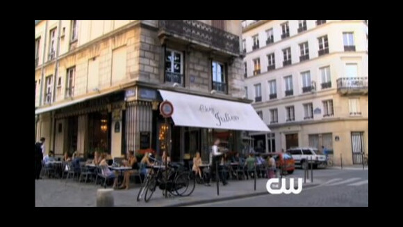 Gossip Girl Saison 4 à Paris ... Drague en terrasse et balade en Scooter (vidéo)