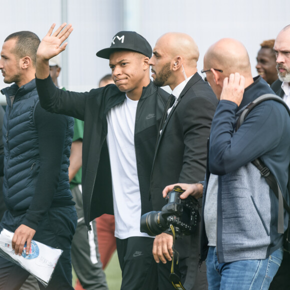 Kylian Mbappé : le Champion du monde accueilli en héros à Bondy