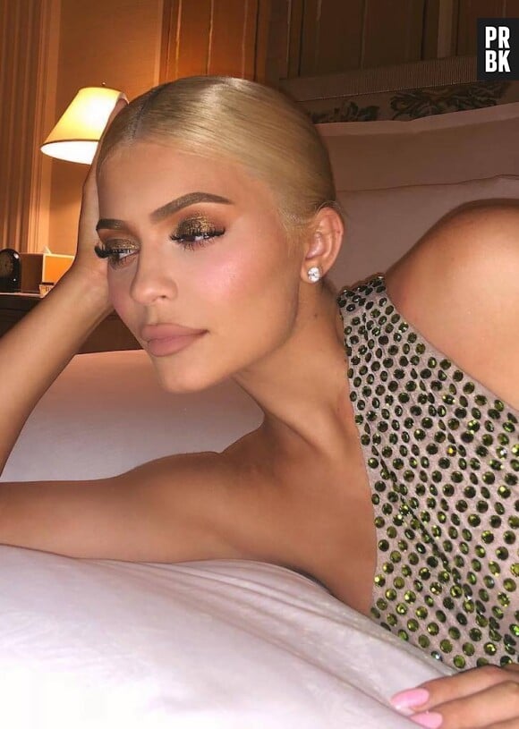 Kylie Jenner attaquée en justice pour son ombre à paupières "Born To Sparkle".